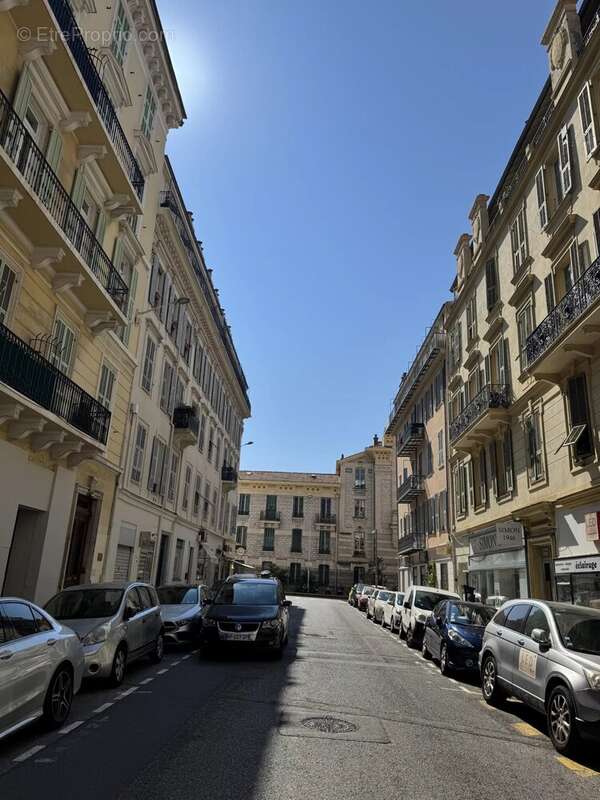 Nice rue foncet - grand studio mansarde - photo 4