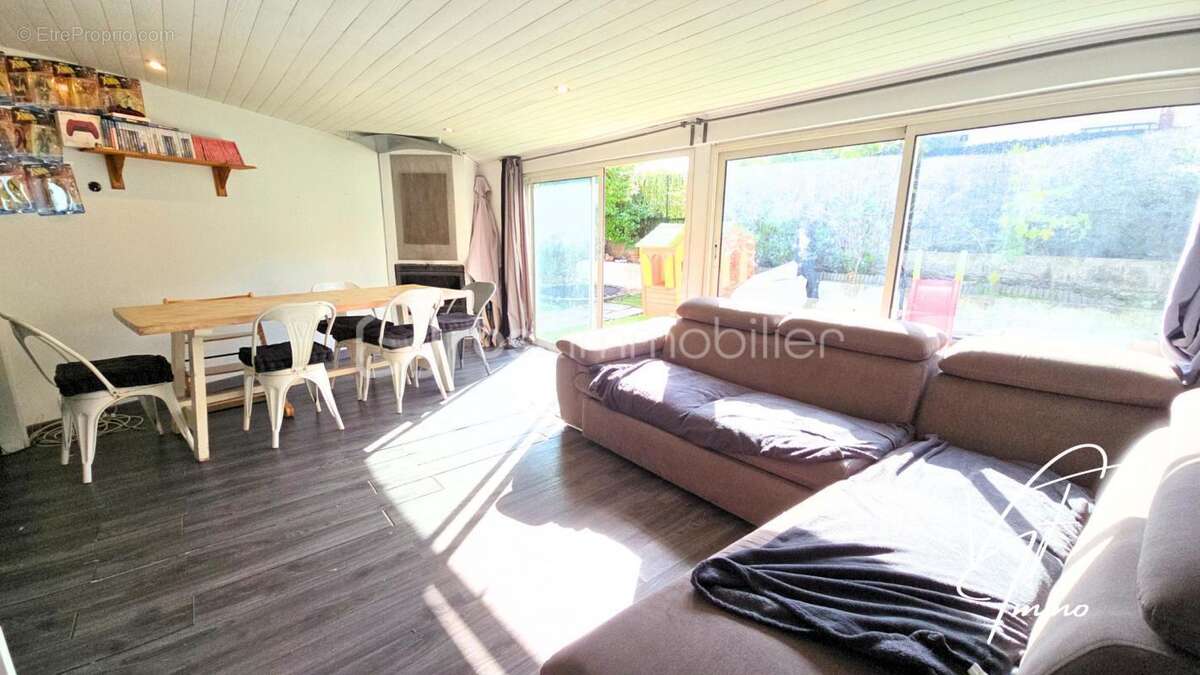 Maison à LE CASTELLET