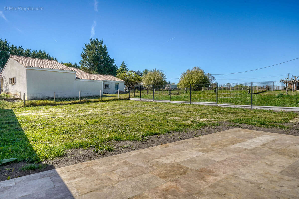 Maison à MONTLIEU-LA-GARDE