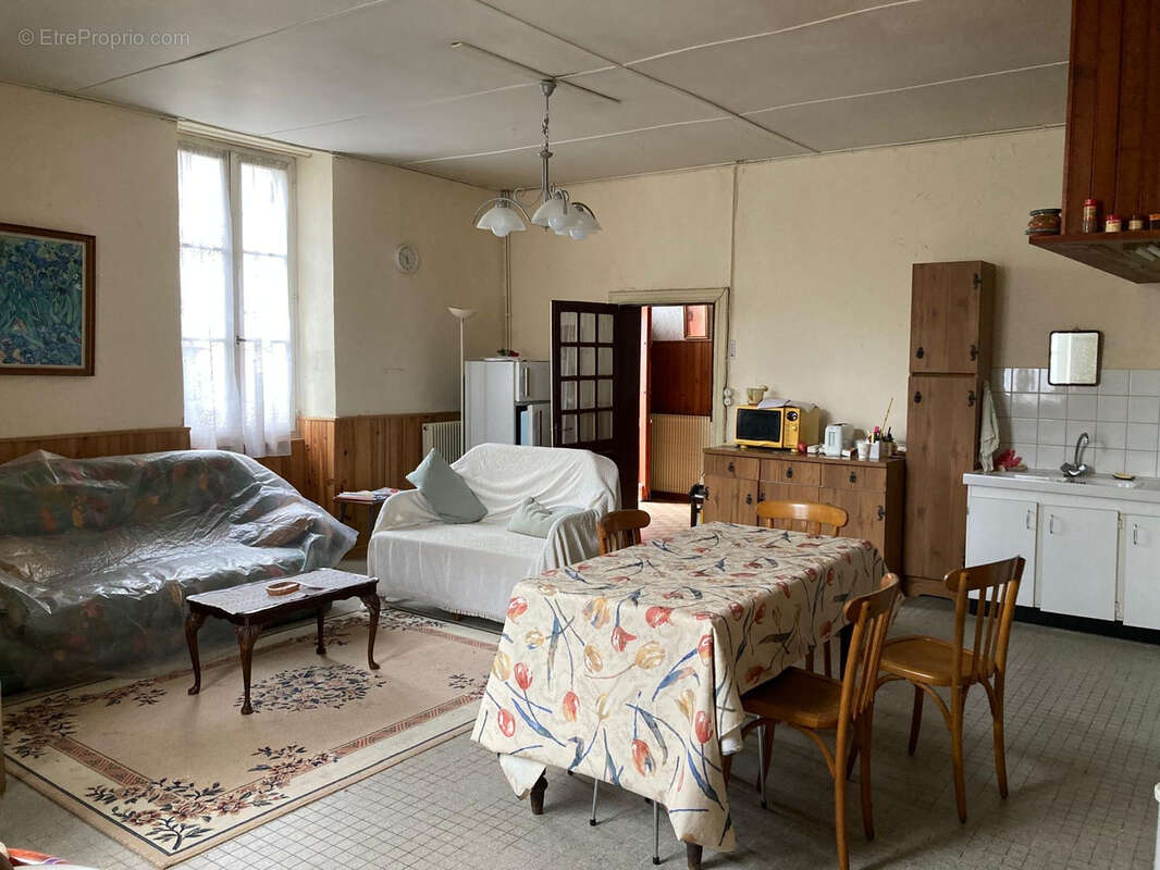 Maison à PUJOLS-SUR-CIRON