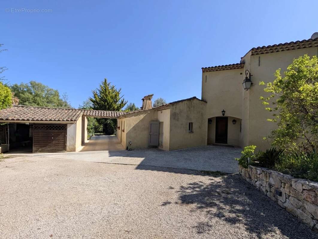 ROQUEFORT LES PINS Maison 5 pièces - 175 m² - Piscine - photo 5