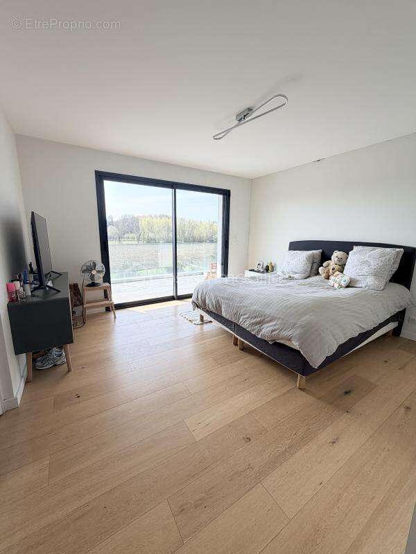 Maison à LA CHAPELLE-SAINT-LUC