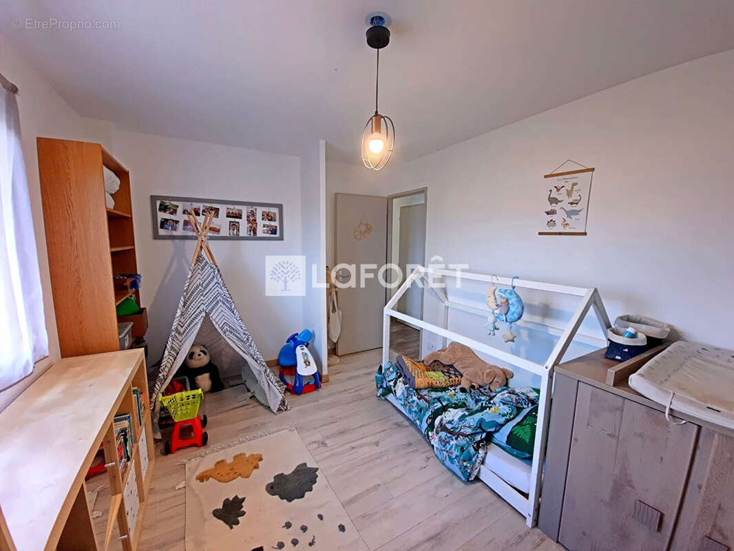 Maison à SAINT-JEAN-BONNEFONDS