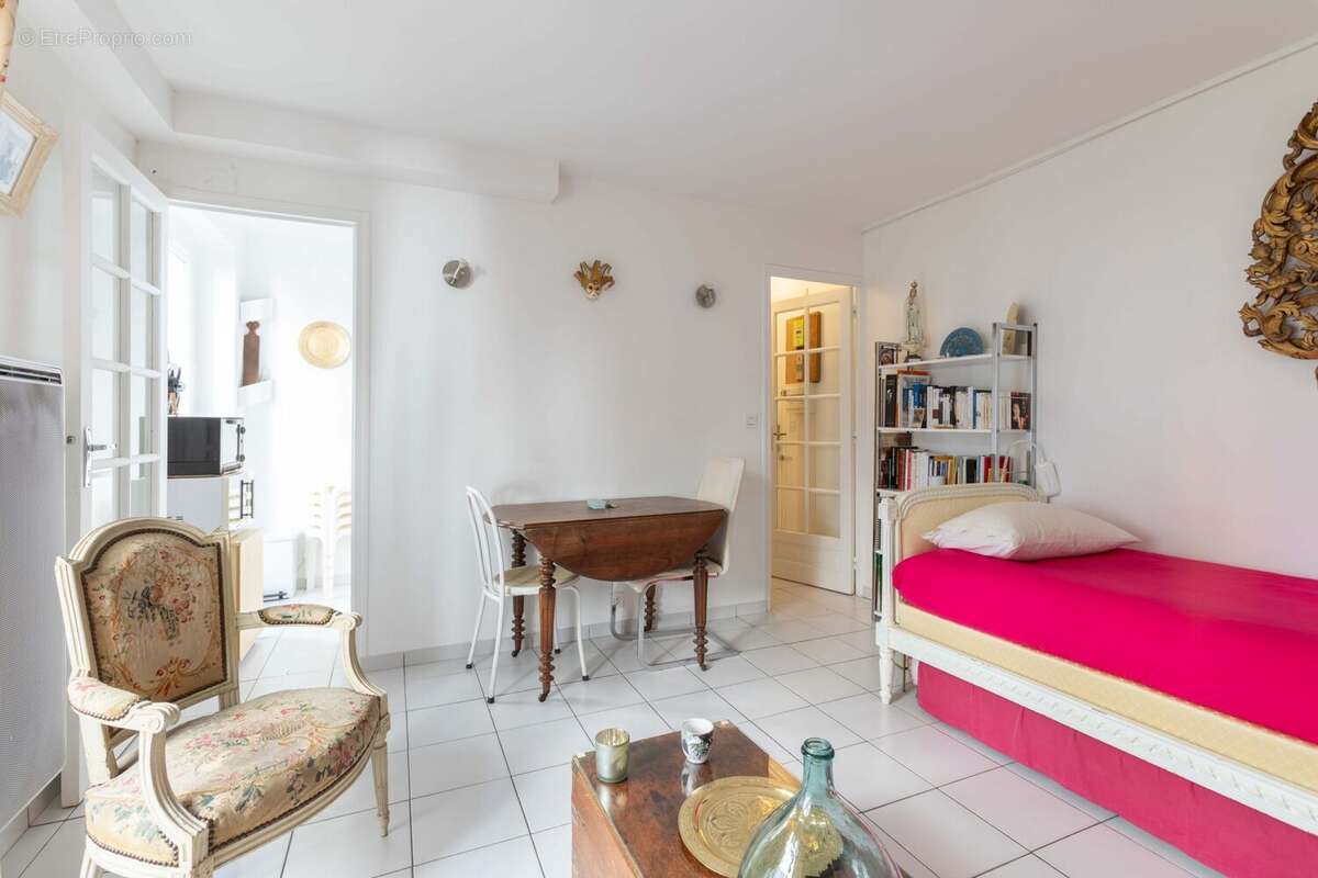 Appartement à PARIS-7E