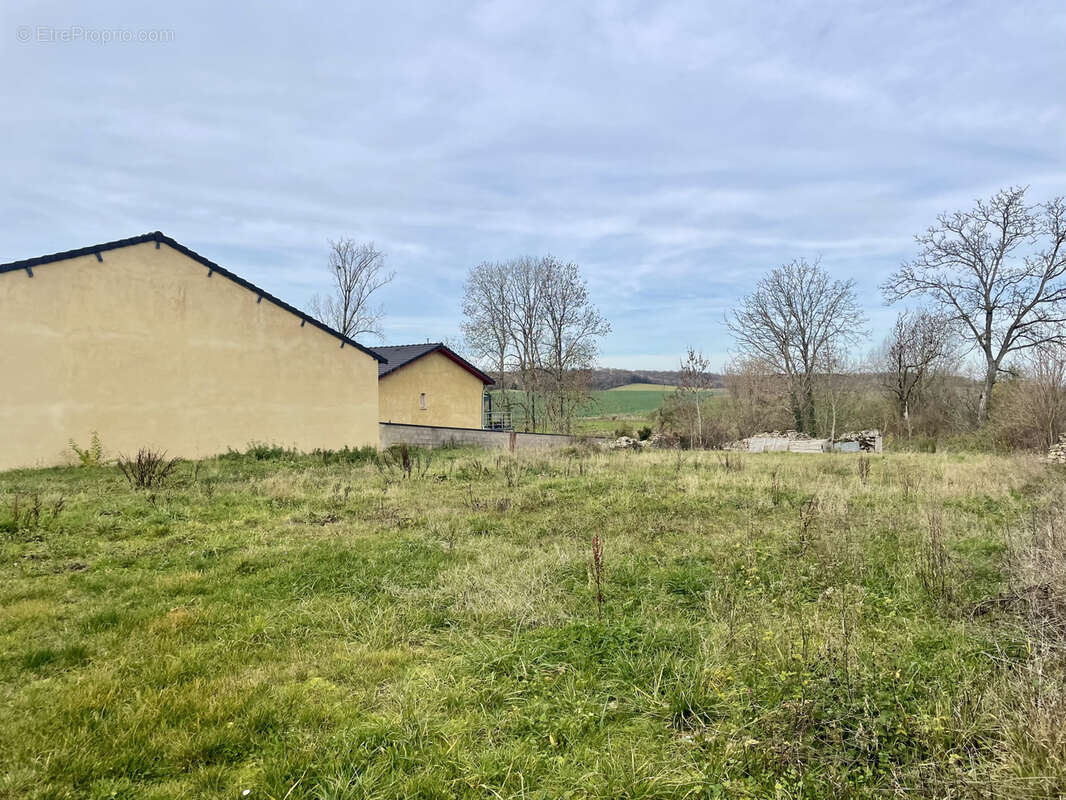 Terrain à COUSANCES-LES-TRICONVILLE