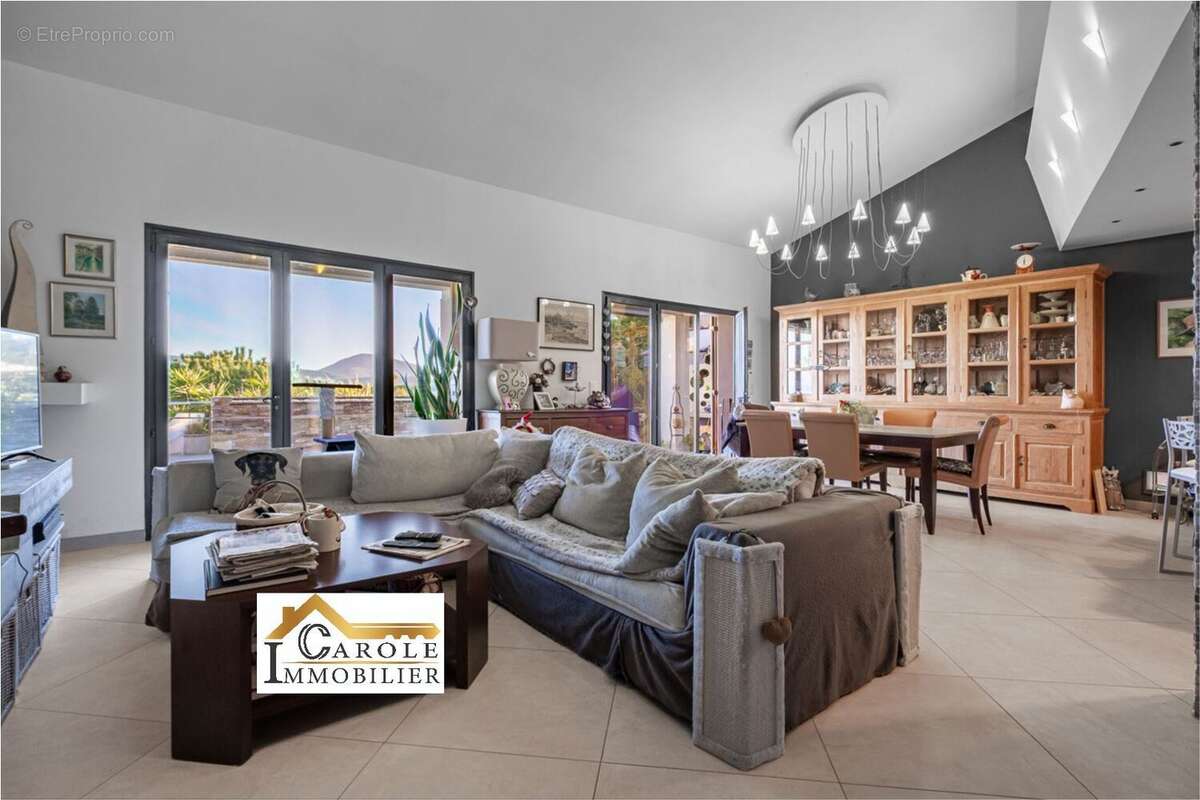 Maison à MANDELIEU-LA-NAPOULE