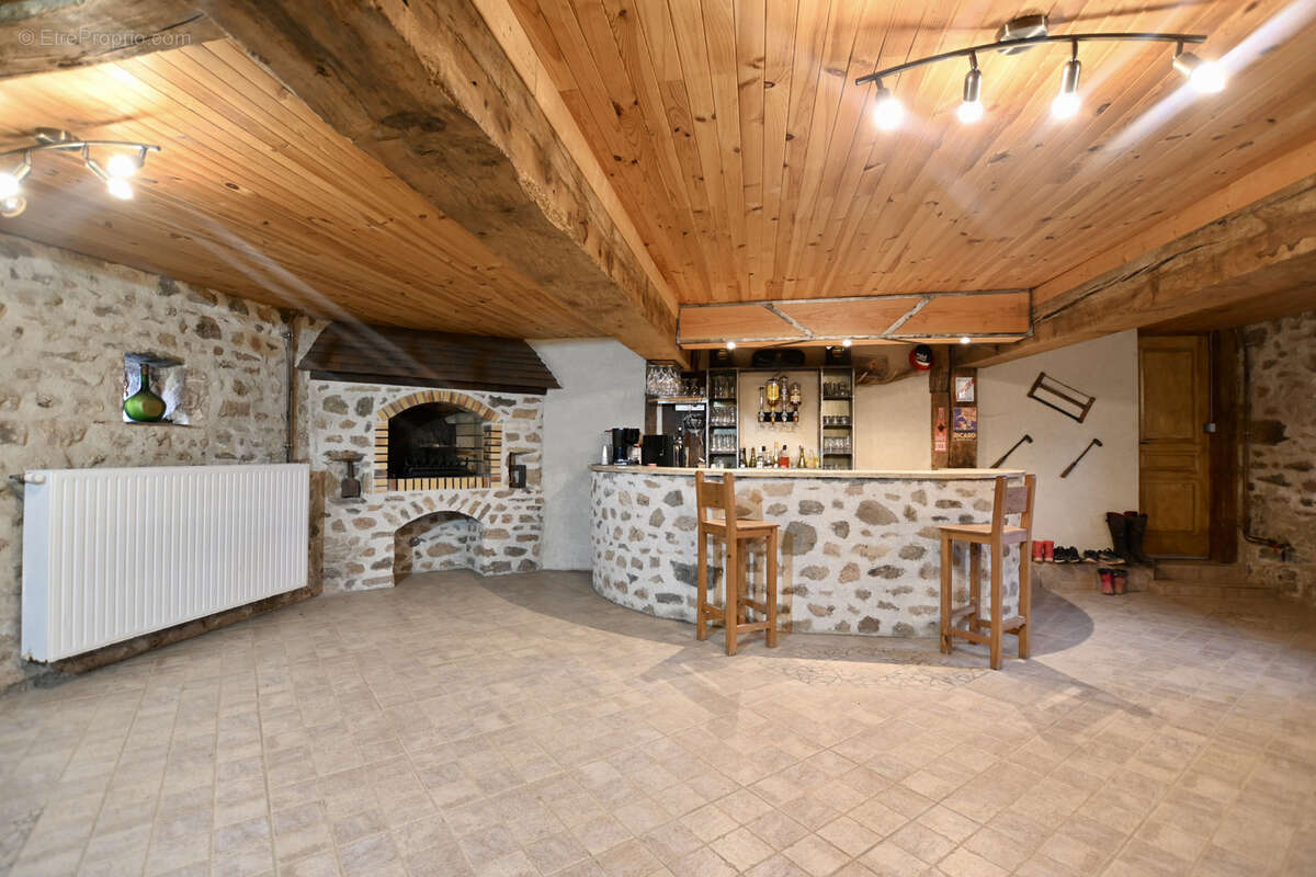 Maison à QUARRE-LES-TOMBES