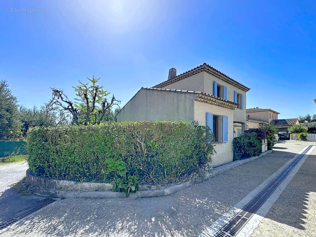 Maison à TOURRETTES-SUR-LOUP
