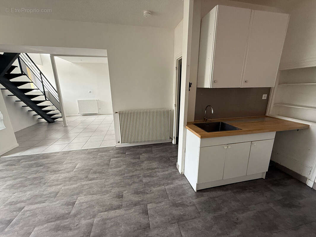 Appartement à RENAISON