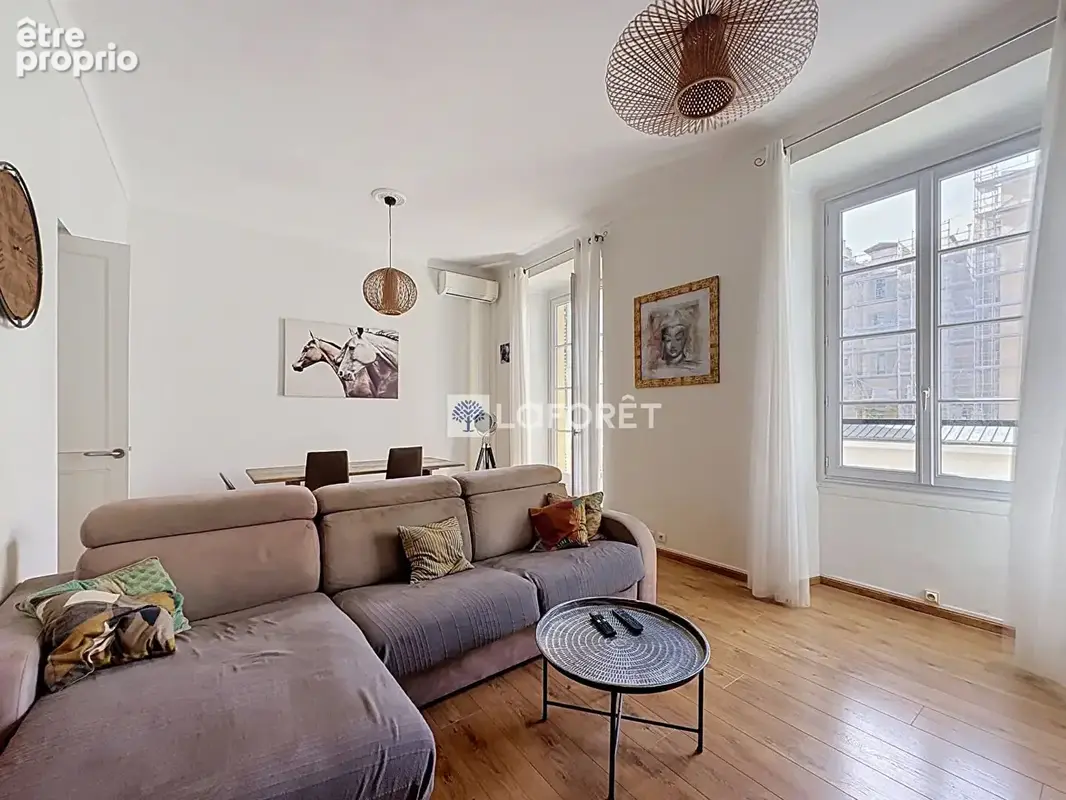 Spacieux 4 pièces traversant de 95m² avec balcons et caves - photo 2