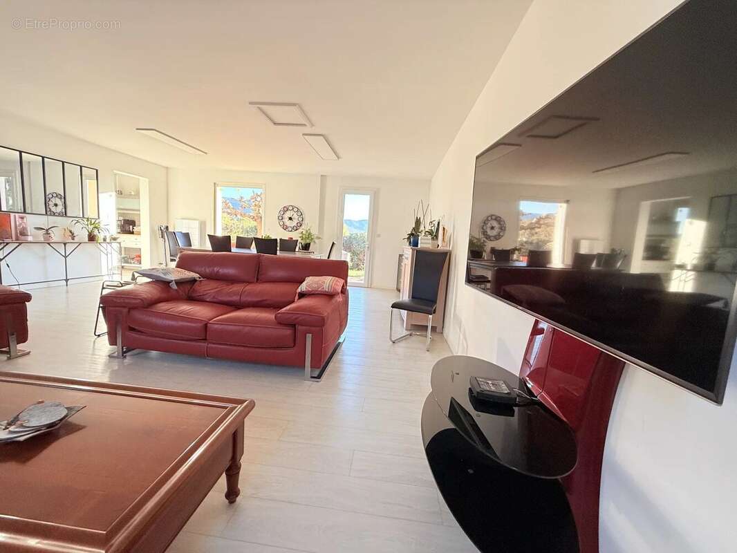 Maison à POURRIERES