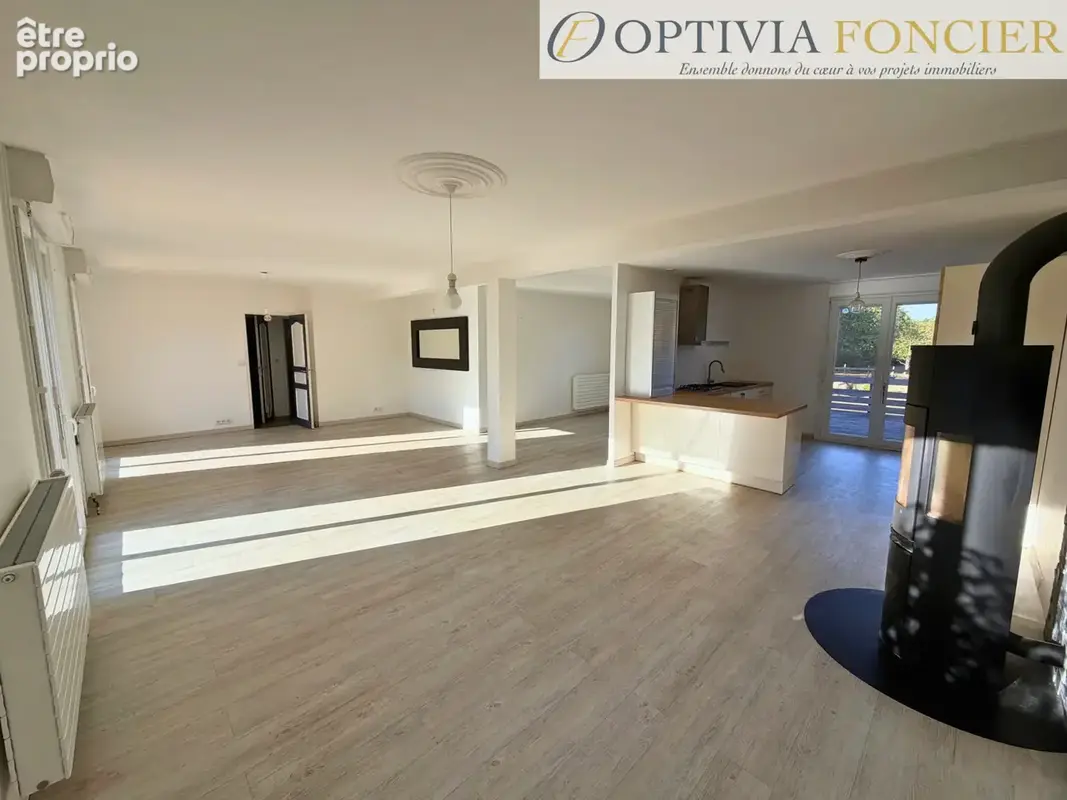 Propriété T7 1421 m2 avec sous-sol complet (100 m2) et 4 200 m2 de terrain - photo 2