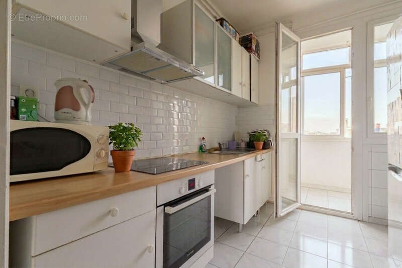 Appartement à MARSEILLE-4E