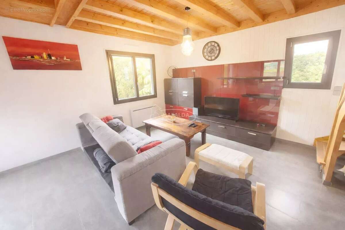 Maison à SAINT-CERGUES
