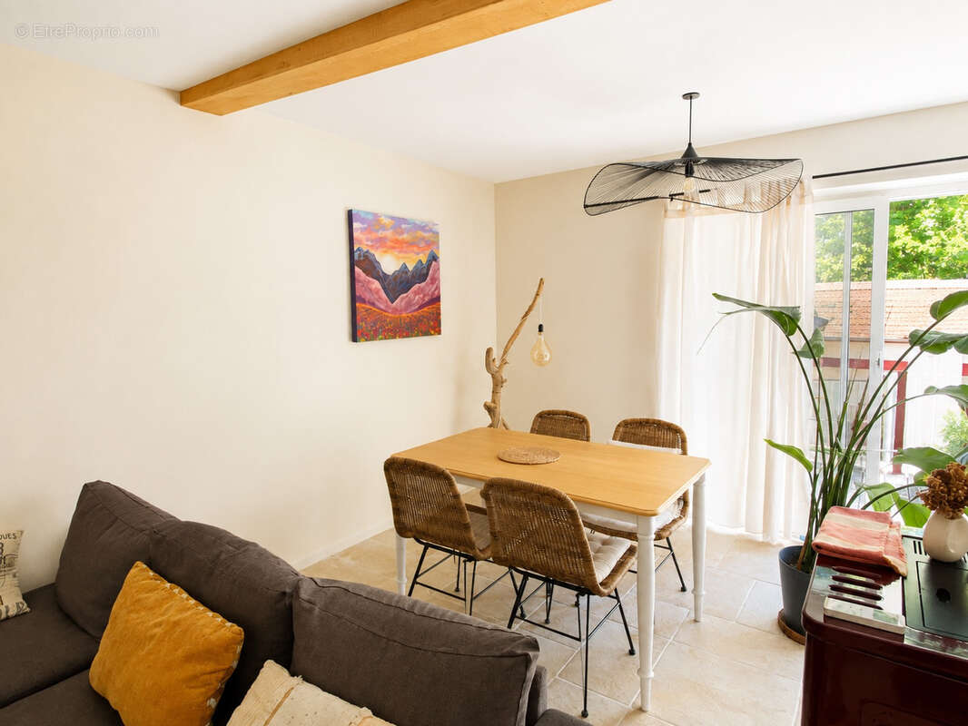 HASPARREN   Maison de village rénovée avec jardin privatif et garage - photo 3