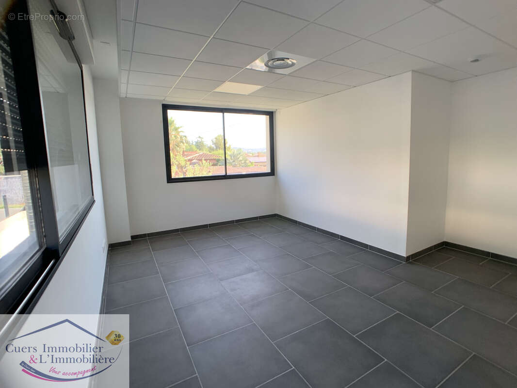 98.65m2 - local commercial ou professionnel - cuers - photo 6