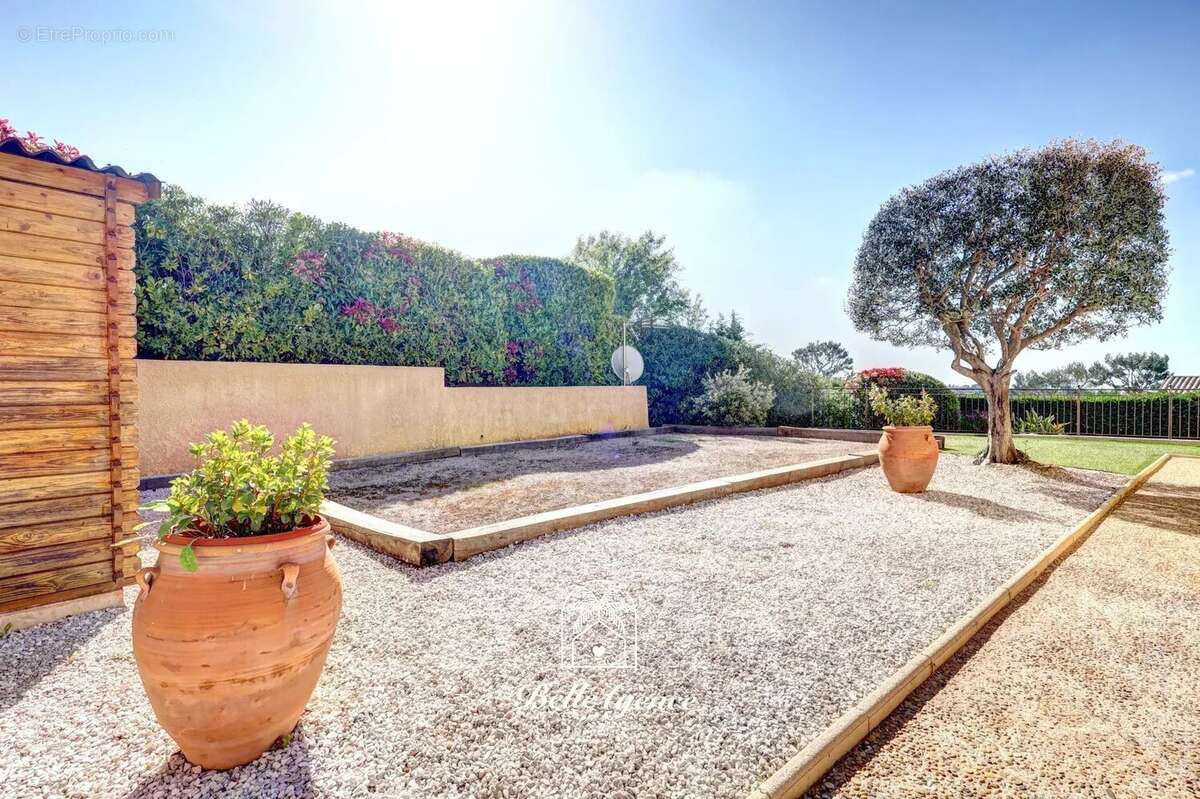 Maison à SAINT-LAURENT-DU-VAR