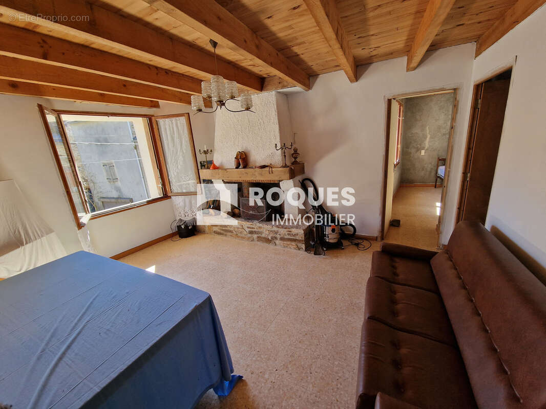 Sur la commune de Castanet-le-Haut, à vendre charmante maison de village 4 pièces d'environ 75 m2 avec garage - photo 11