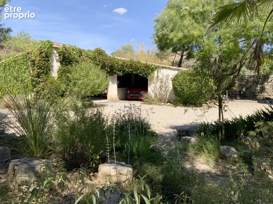 Charmante propriété en pierre offrant un cadre de vie rare au cœur d’un charmant village avec commerces. - photo 19