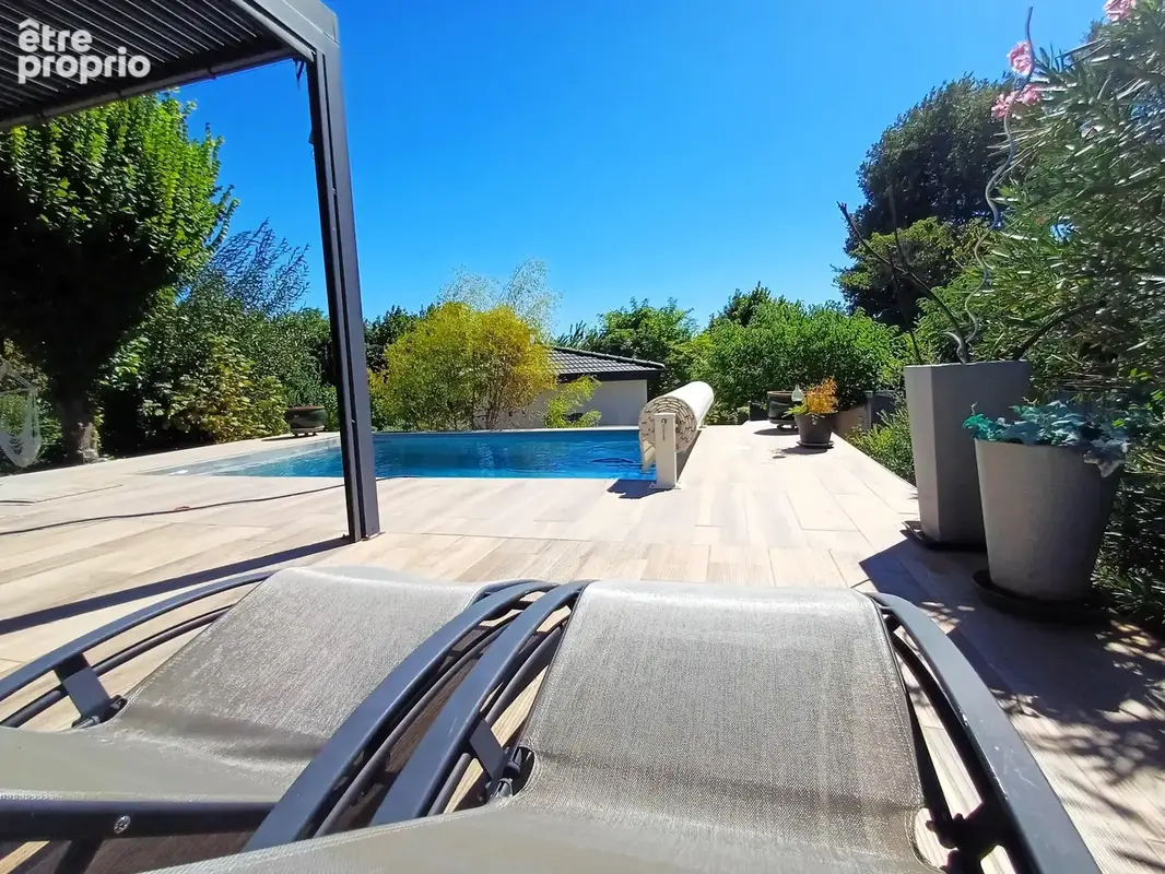 Maison moderne plain-pied 134 m2, 4 chambres, piscine, garage, DPE A sur parcelle de 805 m2 - photo 3