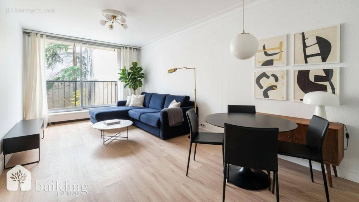 Appartement à PARIS-16E