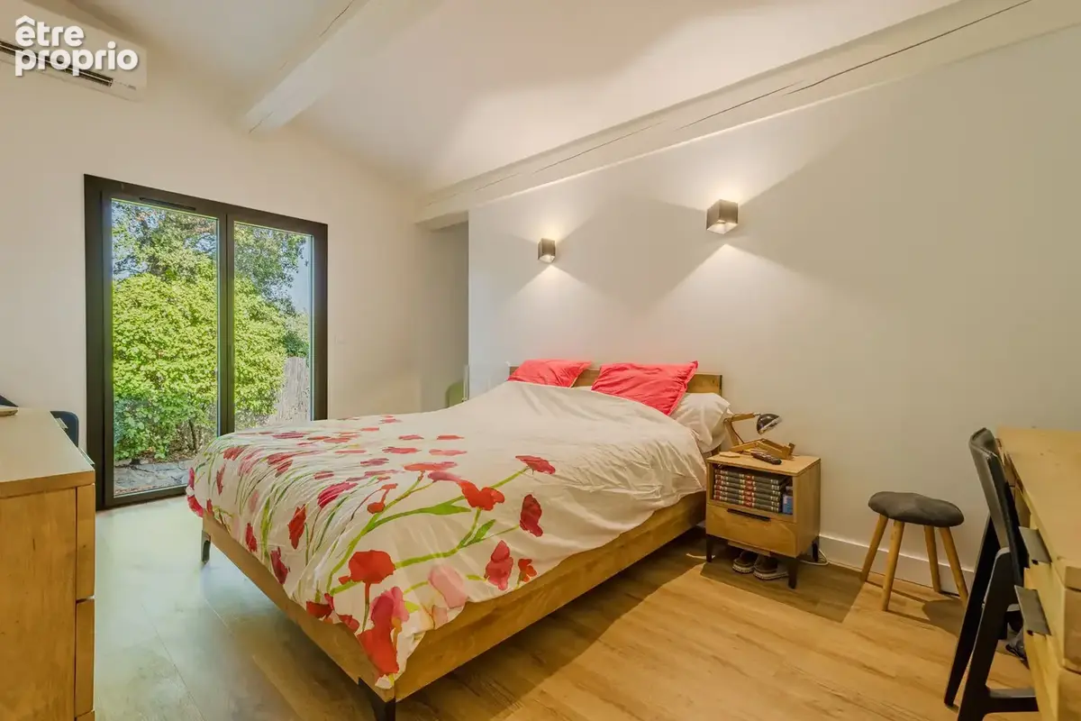 Villa rénovée à vendre avec jolie vue mer à Saint Raphaël , 4 chambres - photo 6