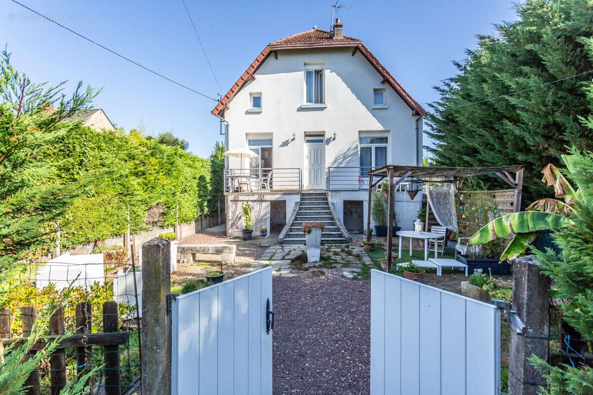 Maison à SAINT-DOULCHARD