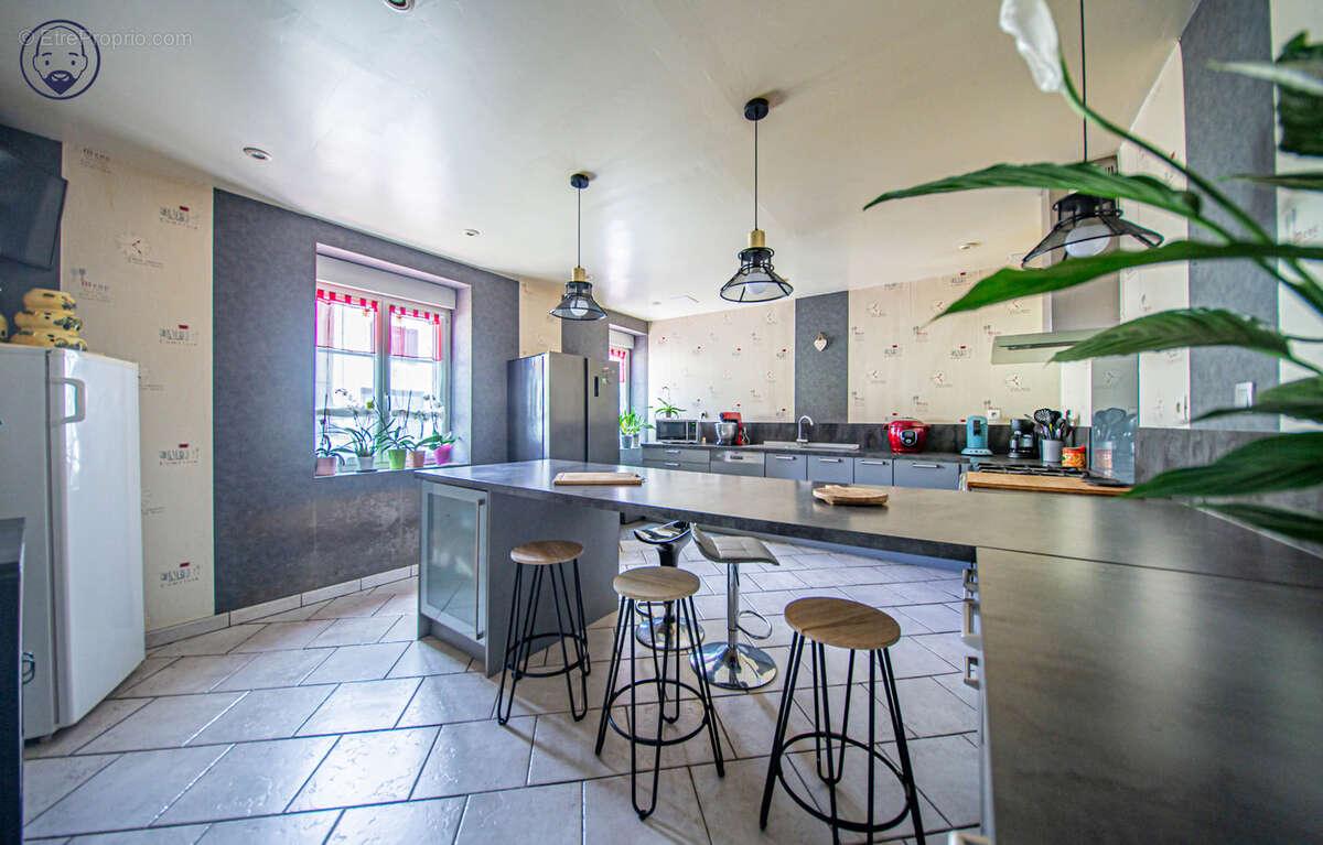 Spacieuse maison familiale avec jardin, dépendance et garage à Lacroix-sur-Meuse - photo 9