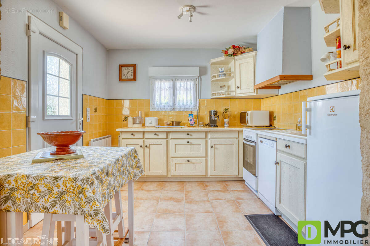 SAINTE LIVRADE SUR LOT, maison en pierres F4 entièrement restaurée - photo 4