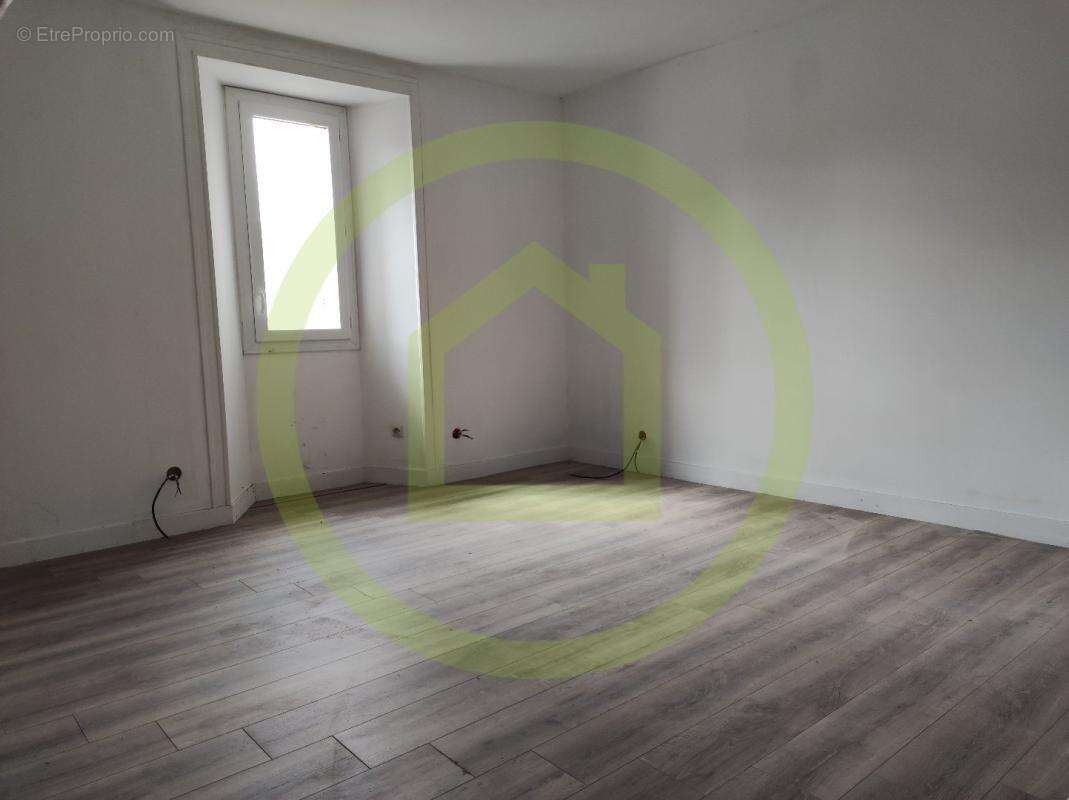 Appartement à SAINT-GENIS-DE-SAINTONGE