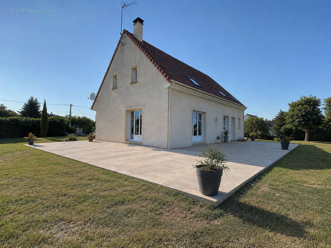 Maison à HOUDAN