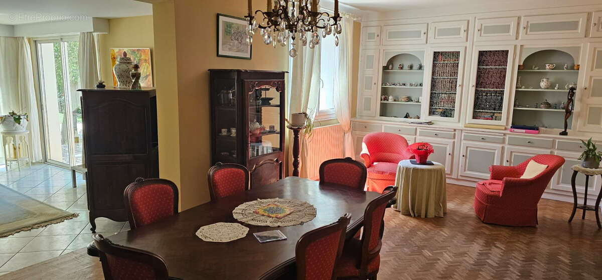 Maison avec piscine à Villeneuve/Lot proche écoles, lycées et commodités - photo 8
