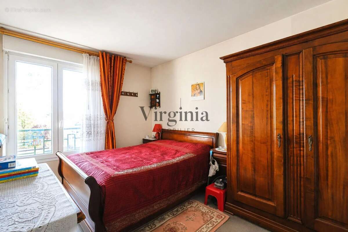 Appartement à CHARENTON-LE-PONT