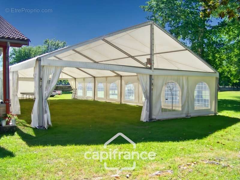 Commerce à SAINTE-LIVRADE-SUR-LOT