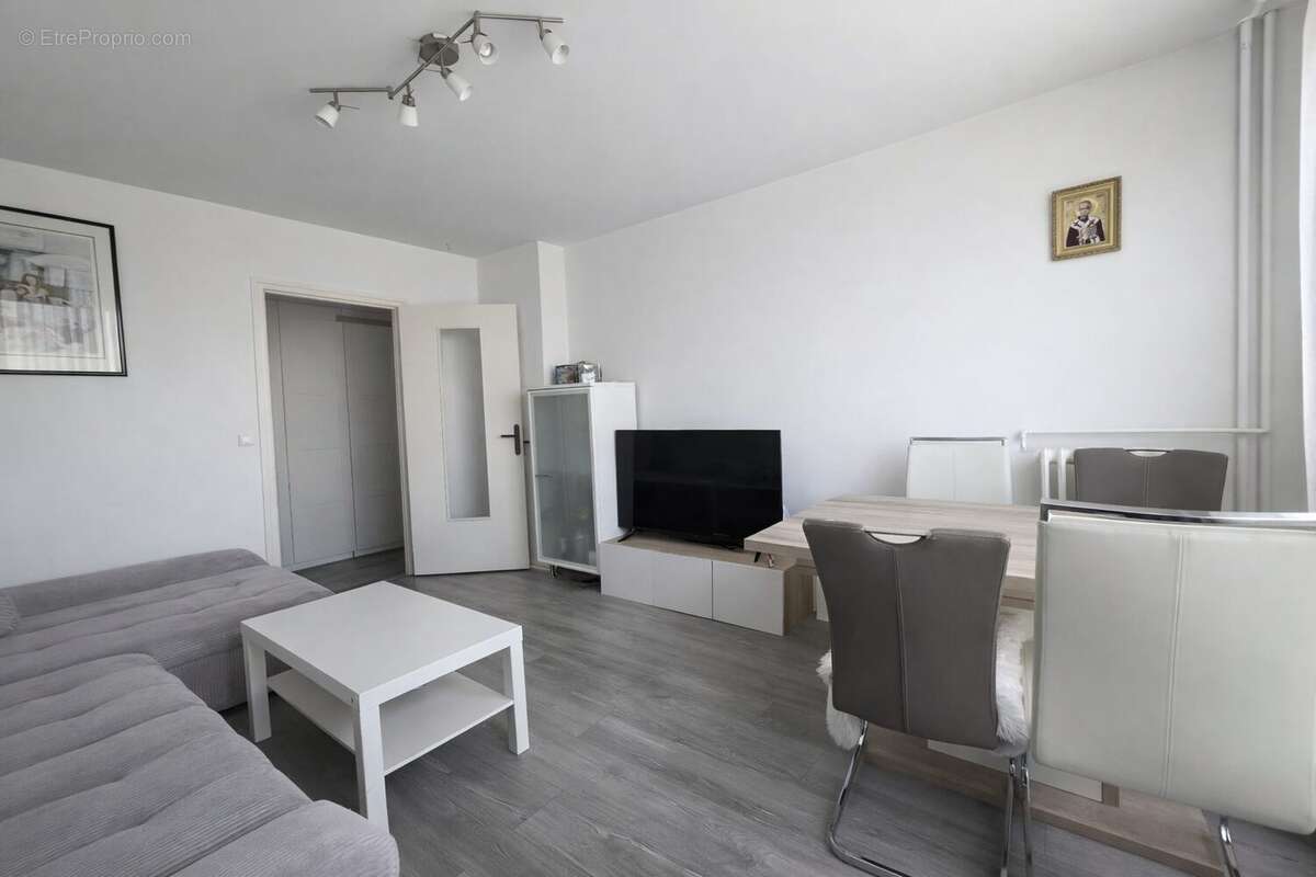 Appartement à LES PAVILLONS-SOUS-BOIS