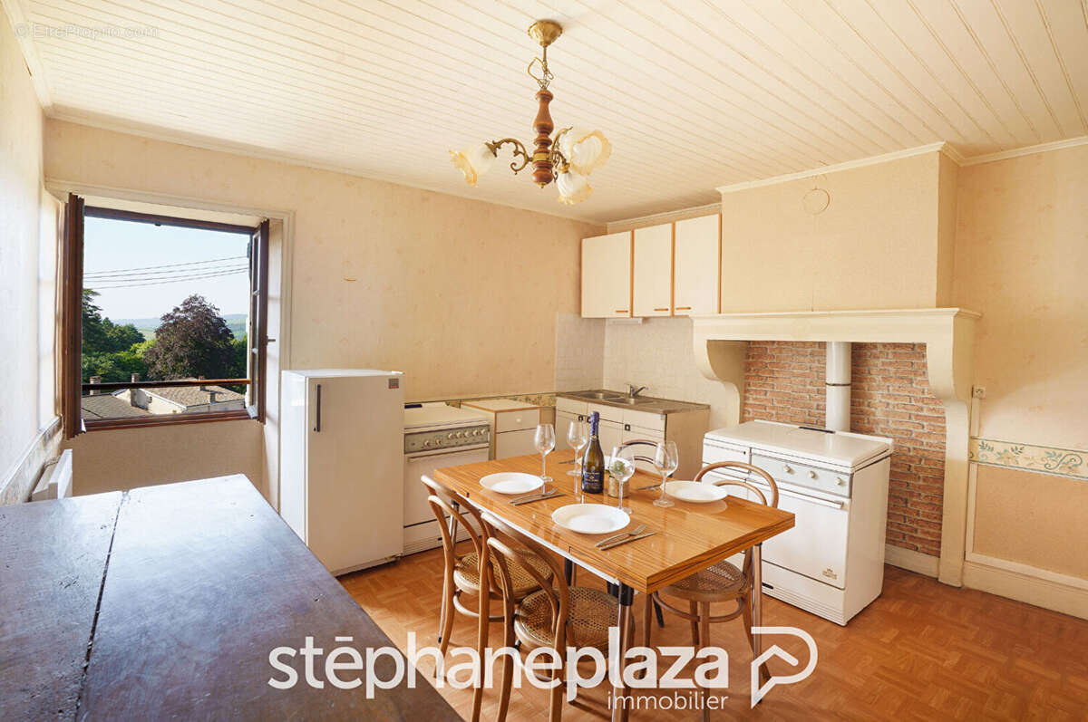 Maison à LA ROCHE-VINEUSE