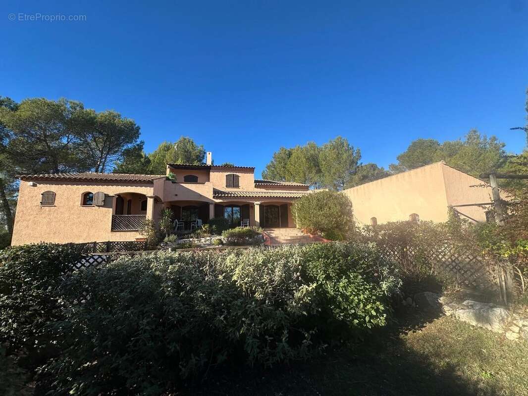 Maison à SAINT-CLEMENT-DE-RIVIERE