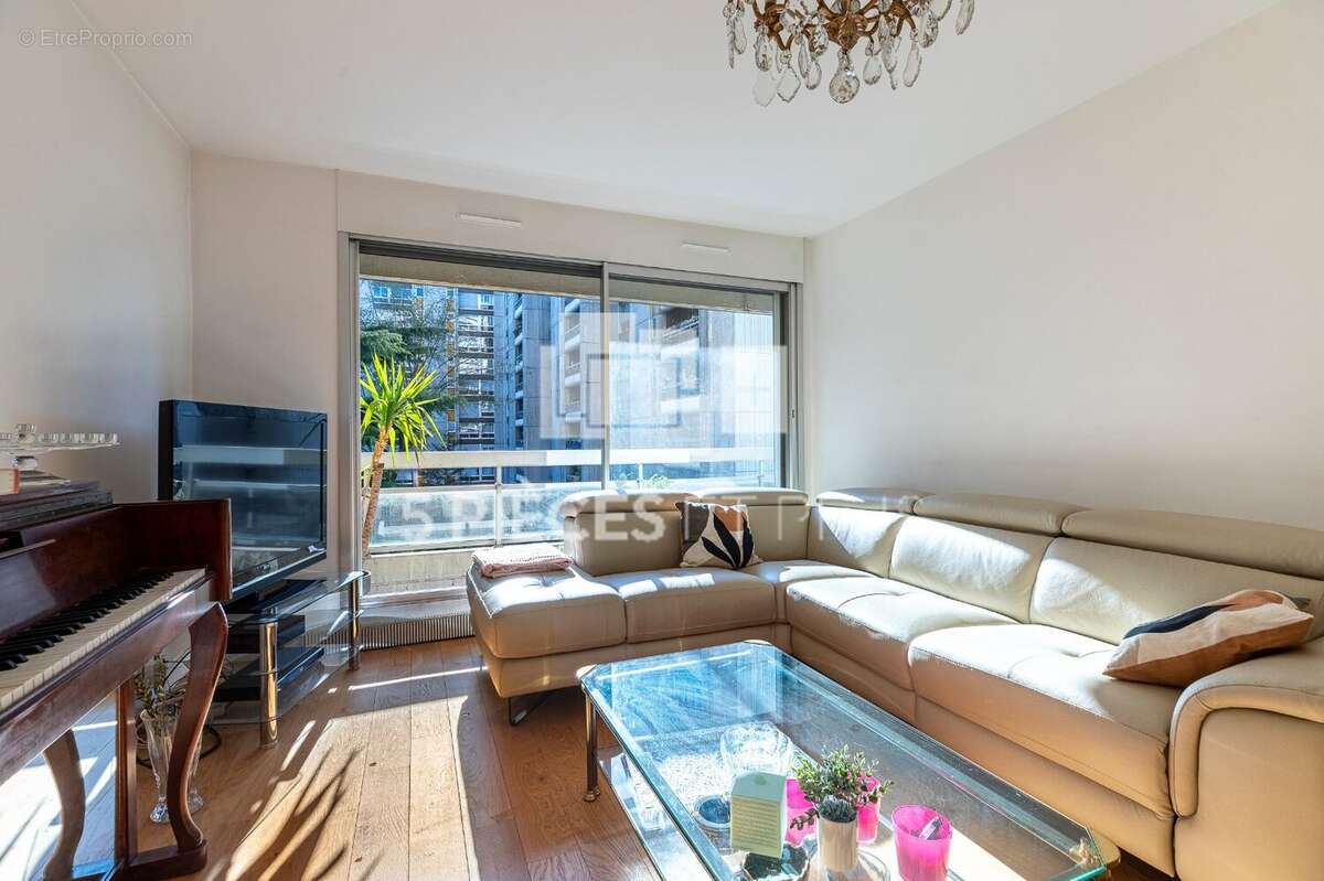 Appartement à PARIS-19E