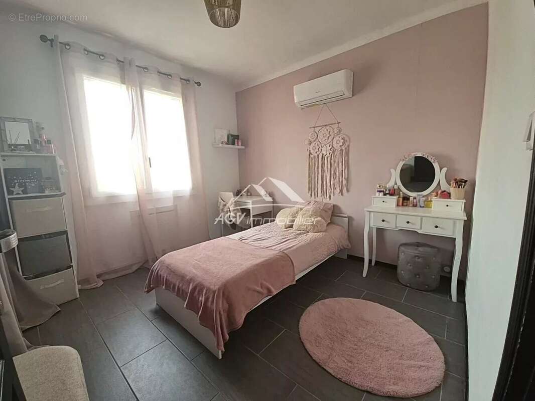 Maison à SAINT-HILAIRE-DE-BRETHMAS