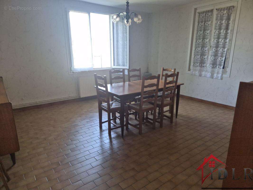 Maison familiale à rénover avec dépendances et jardin - photo 4
