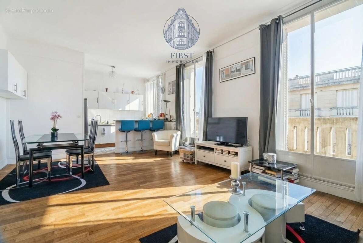 Appartement à PARIS-16E