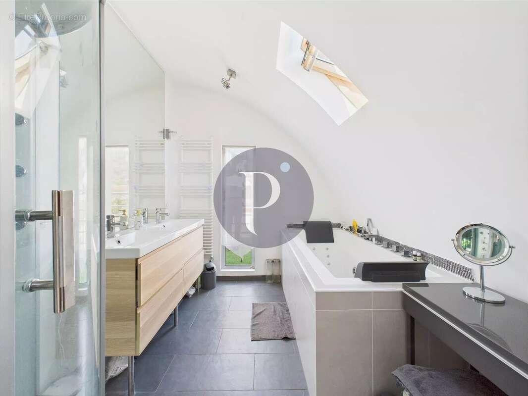 Maison à LE PLESSIS-ROBINSON