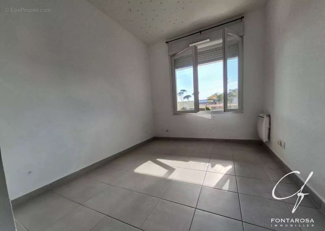 Appartement à LE MUY