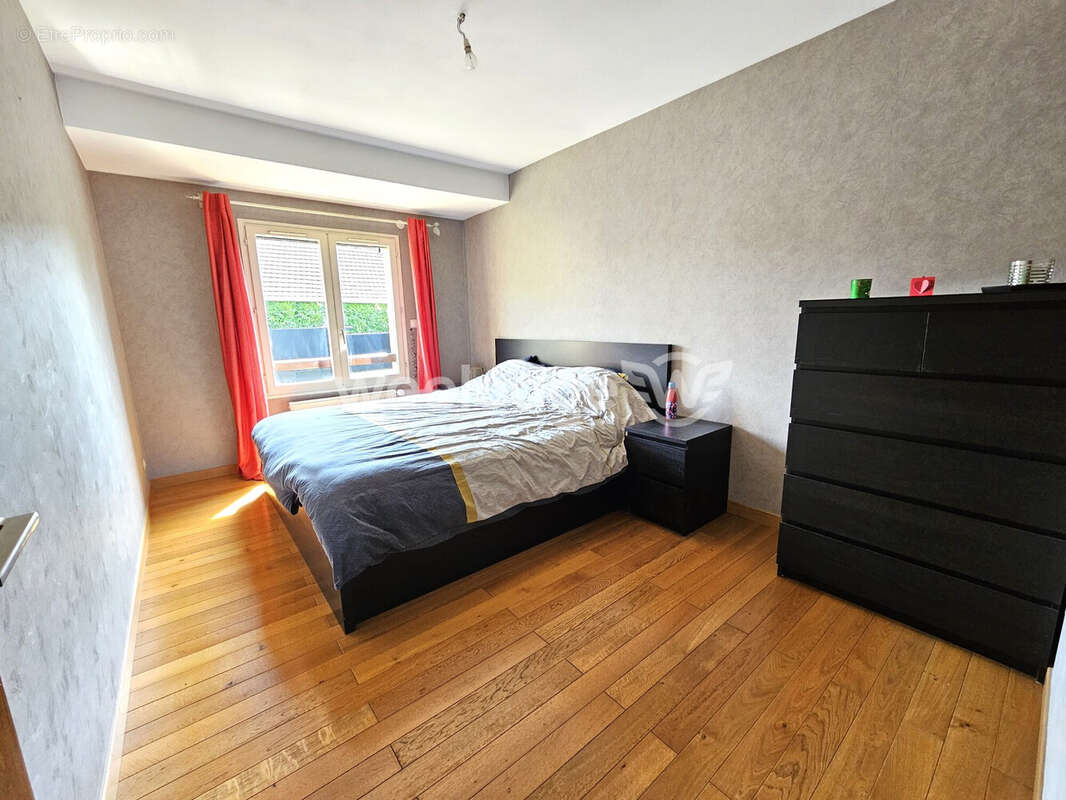 Maison à CHANTELOUP-LES-VIGNES