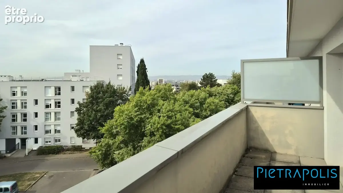 Appartement 2 pièces 38 m² à vendre à Saint-Priest (69800) - photo 2