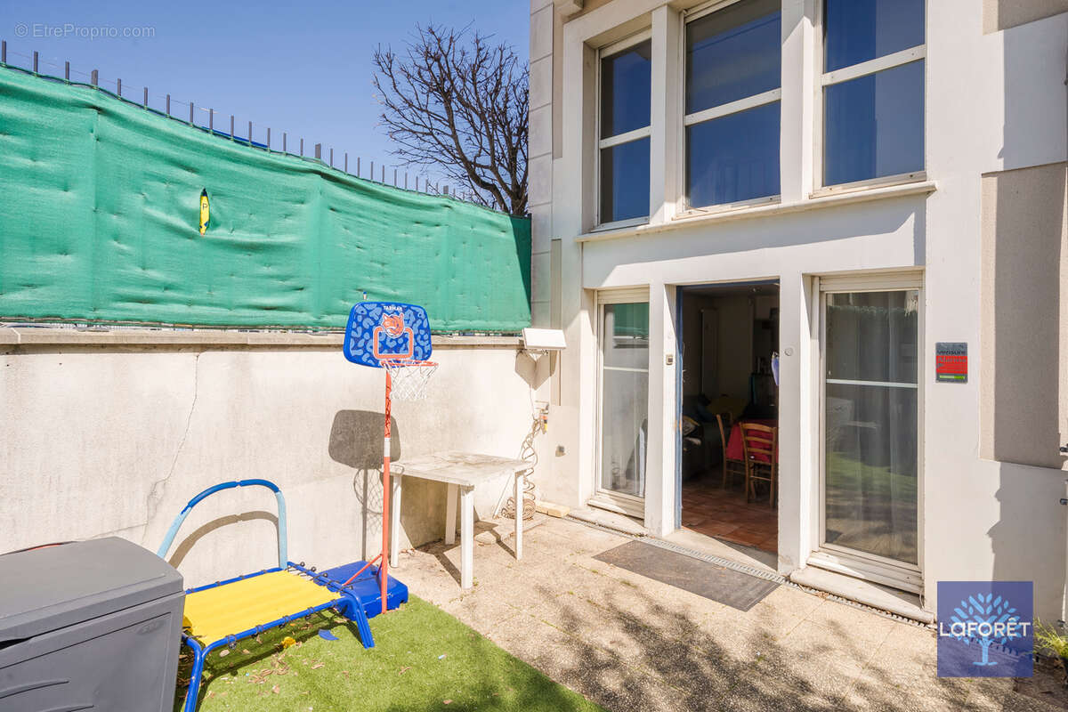 Appartement à LES PAVILLONS-SOUS-BOIS