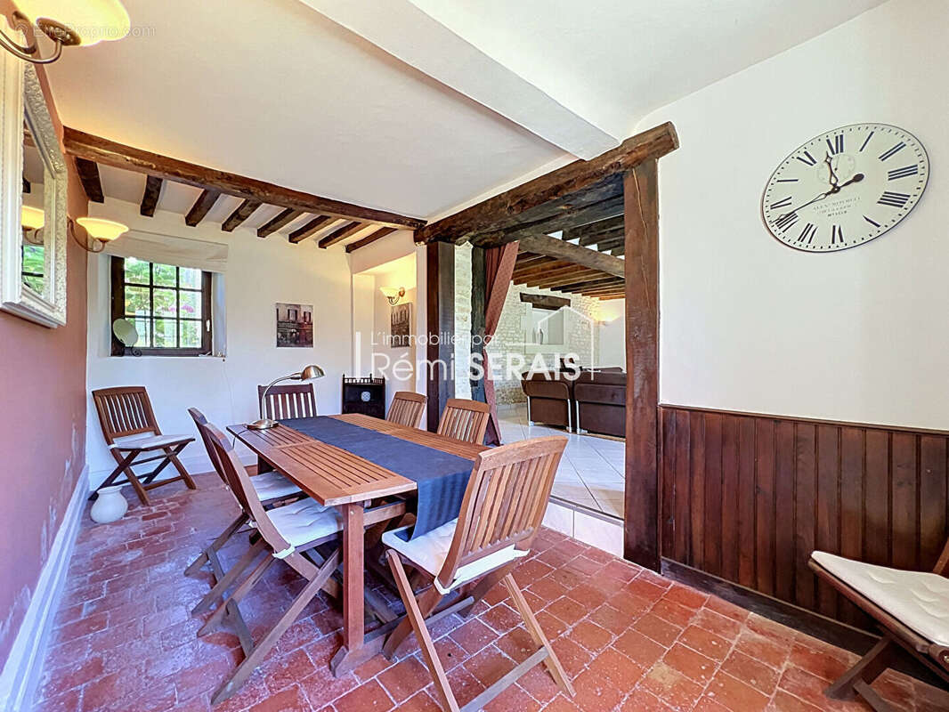 Maison en pierre de caractère avec dépendances et terrain clos proche de FALAISE - photo 2