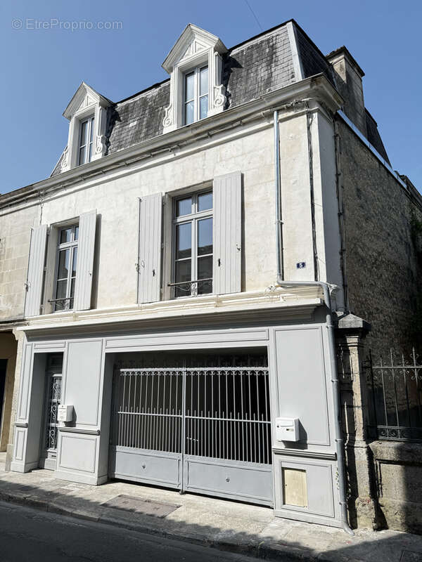 Maison à BARBEZIEUX-SAINT-HILAIRE