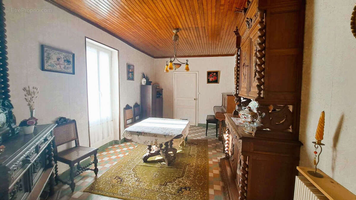 Maison à VILLENEUVE-DE-MARSAN