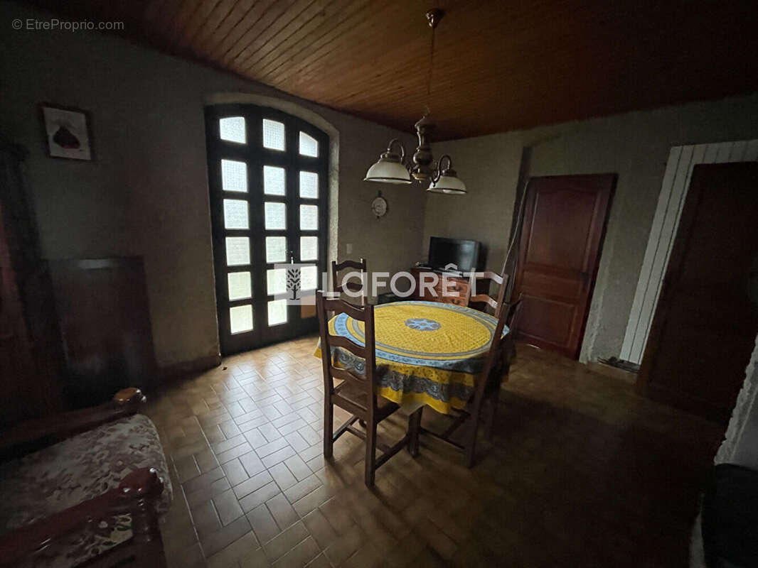 Maison à CAHUZAC-SUR-VERE